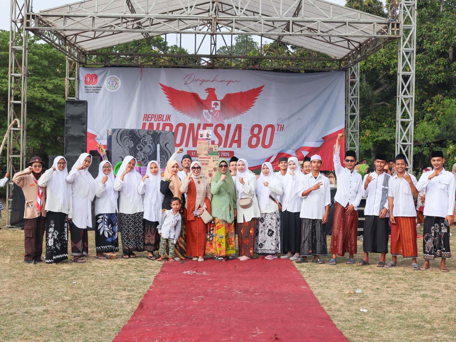 YPP Al Ikhlash Hadirkan Nuansa Santri dengan Sarung dalam Upacara HUT RI ke-80 di Mulyorejo